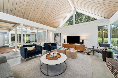 A 1971 Robert Rummer-built house at 13125 S.W. Heather Court in Beaverton is for sale at $1.2 million by James DeMarco and LuAnne Dindia DeMarco of Investors Trust Realty.