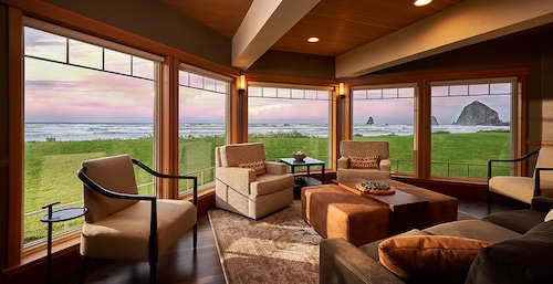 a sitting room in the hotel has views of Haystack Rock