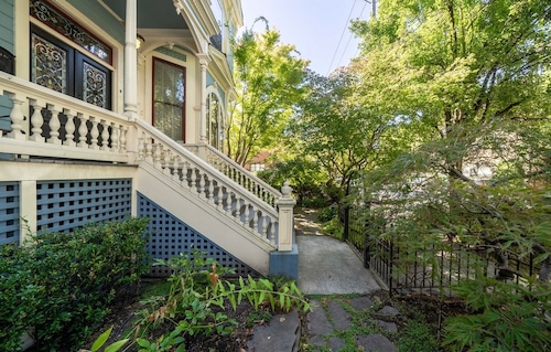 1893 Nathan Loeb House at 726 N.W. 22nd Ave. in Northwest Portland is for sale by Ann Thompson and Muffie Scanlan of Windermere Realty Trust.